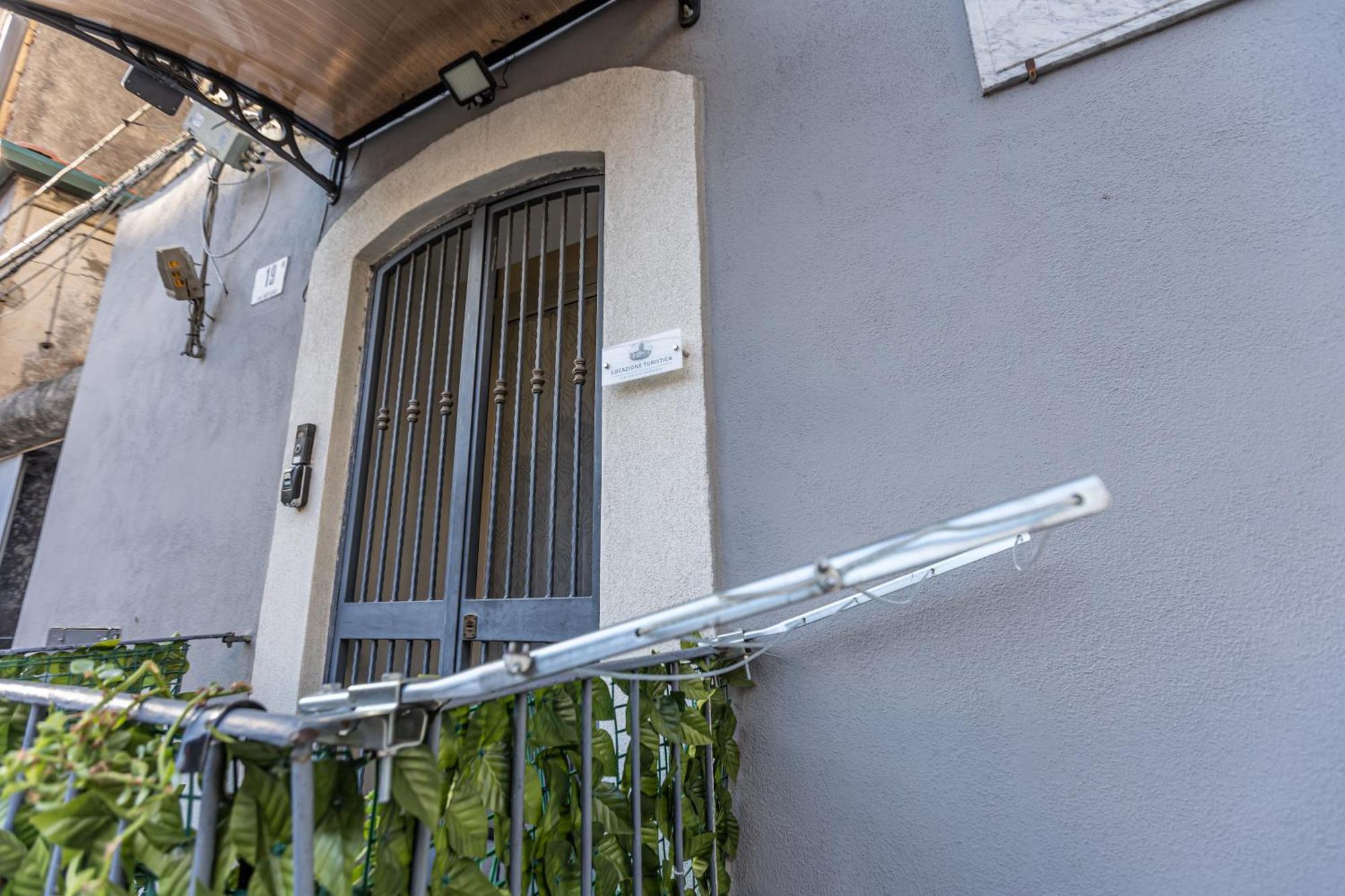 Al Castello-Independent House Villa Catania Exterior photo